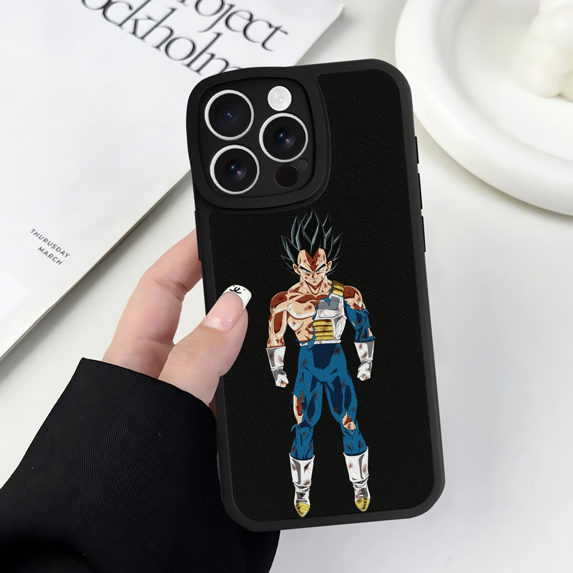 （画像用） ドラゴンボール ベジータ四世（Bejīta Yonsei）DRAGON BALL Vegeta IV 【iPhone 16シリーズ対応】シリコンスマホケース（レザー調） 材質：シリコン
